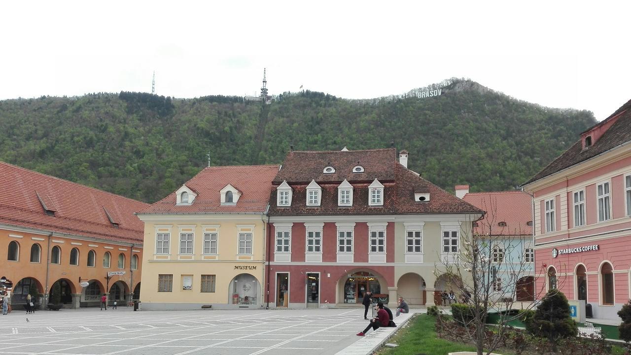 Black Church Studio Брашов Экстерьер фото